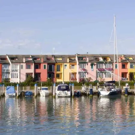 Διαμέρισμα Colorful With Shared Pool