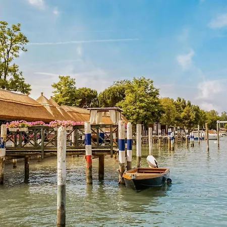 Colorful With Shared Pool Appartamento Porto Santa Margherita di Caorle