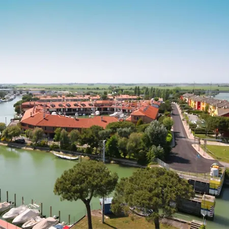 Colorful With Shared Pool Apartment Porto Santa Margherita di Caorle