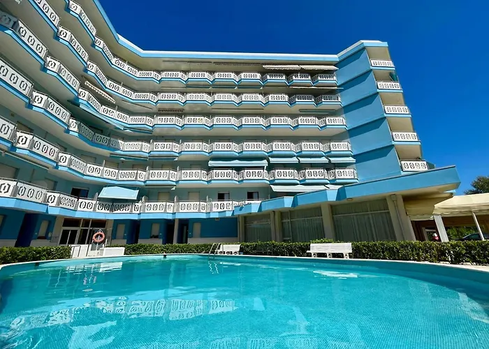 Appartement Colorful With Shared Pool